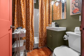 Towels - Hillview Haven 3–Nashville Studio–Sleeps 4 (Nashville)