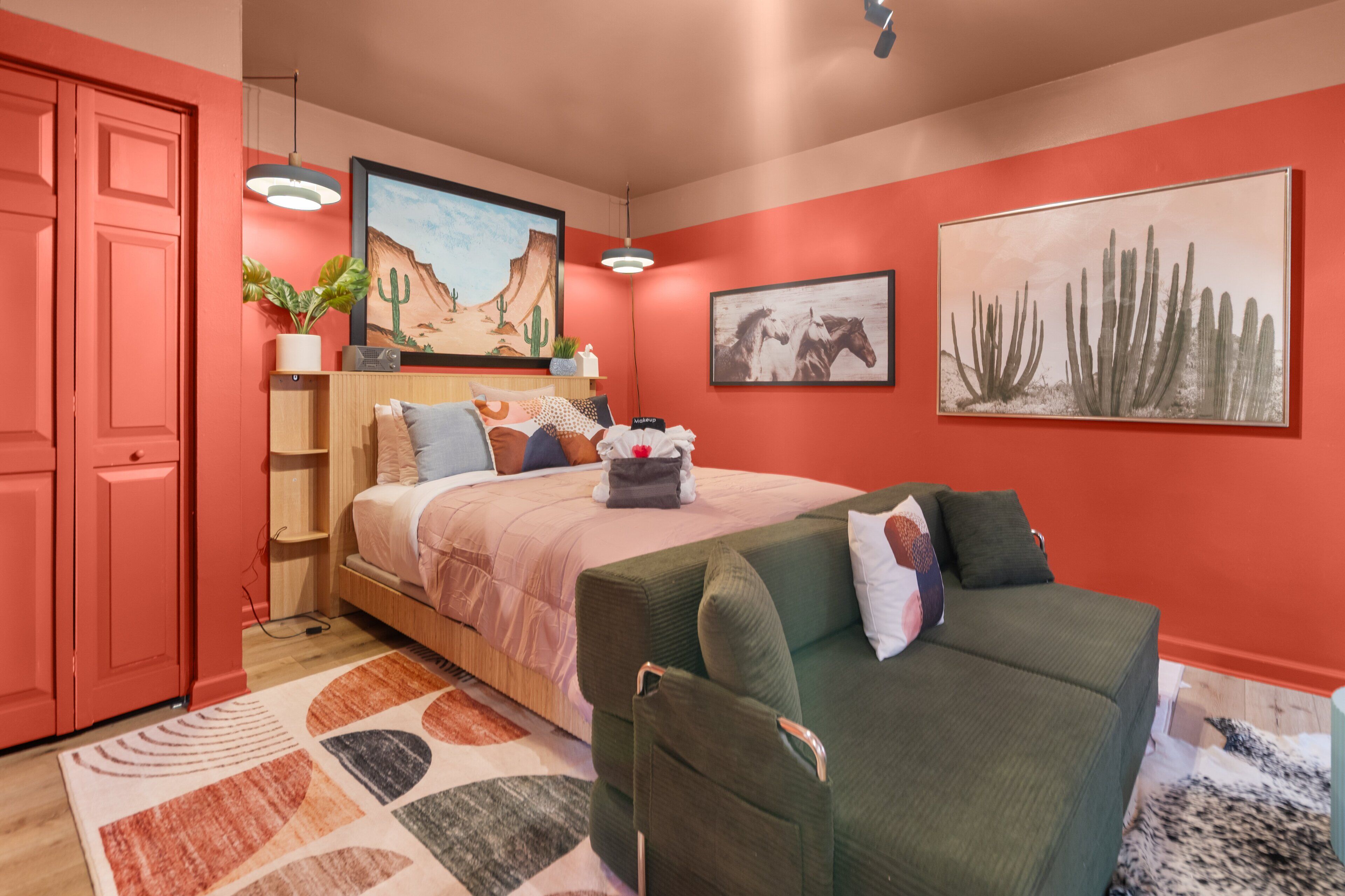 Desk, free WiFi, bed sheets