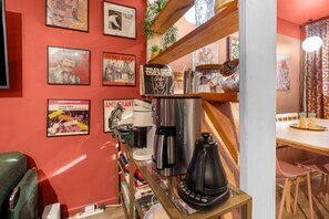 Interior - Hillview Haven 3–Nashville Studio–Sleeps 4 (Nashville)