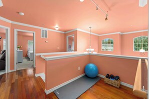 Interior - Cozy 3BR House with Lake View near Hiking Trails (Maple Valley)