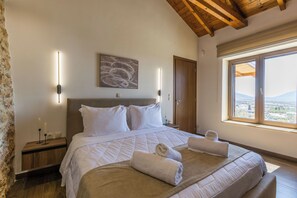 Elithea Villa One | In-room safe, soundproofing, iron/ironing board, travel cot - Elithea Villas (Monemvasia)