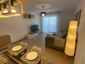 TV - Apartment 'Moderno Atlanterra' with Shared Pool (Atlanterra)