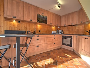 Kühlschrank, Mikrowelle, Geschirrspüler