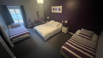 Habitación cuádruple | Escritorio y wifi gratis