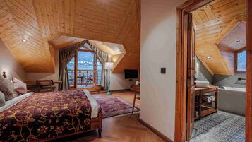 Luxury Double Room, Balcony, River View | Free WiFi