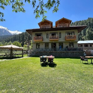 Outdoor dining - The Villa Himalaya (Srinagar)