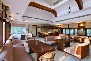 Dining - juSTa The Bagh Kanha (Baihar)