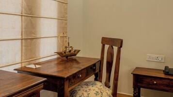 Standard Room, Forest View | Desk