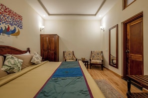 Standard Room, Forest View | Desk - juSTa The Bagh Kanha (Baihar)