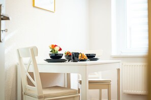 Dining - Modern and stylish business apartment in Magdeburg (Magdeburg)