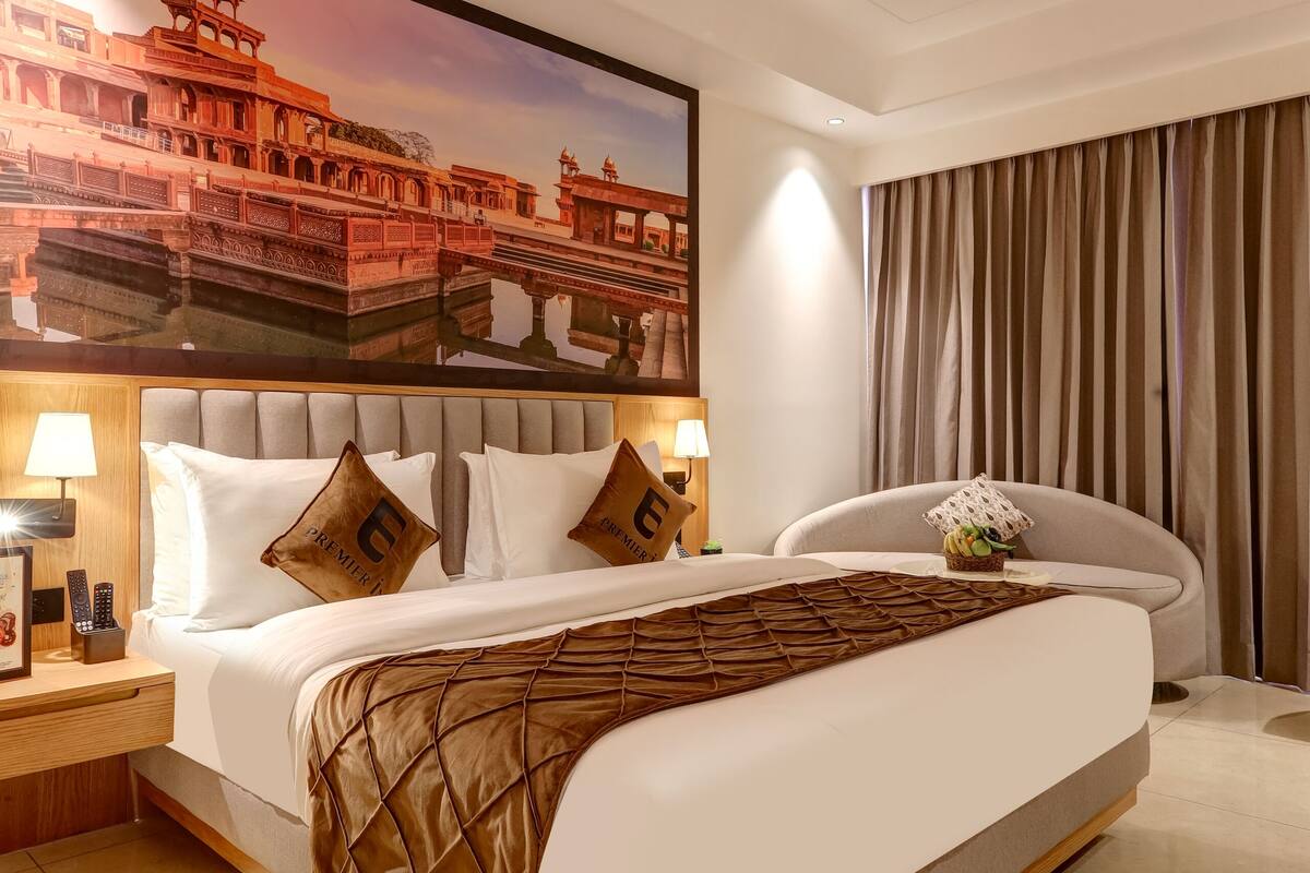 Premium Double Room | Desk, laptop workspace, free WiFi