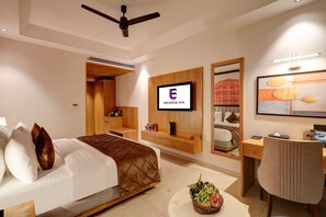Premium Double Room | Desk, laptop workspace, free WiFi - Hotel Premier Inn (New Delhi)