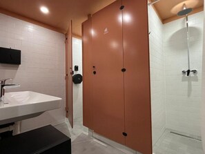 Bathroom - IZY STAY Hostel Bratislava (Bratislava)