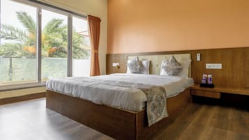 Deluxe Double Room, Garden View