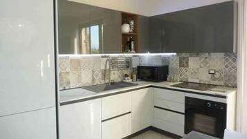 Fridge, microwave, stovetop, coffee/tea maker