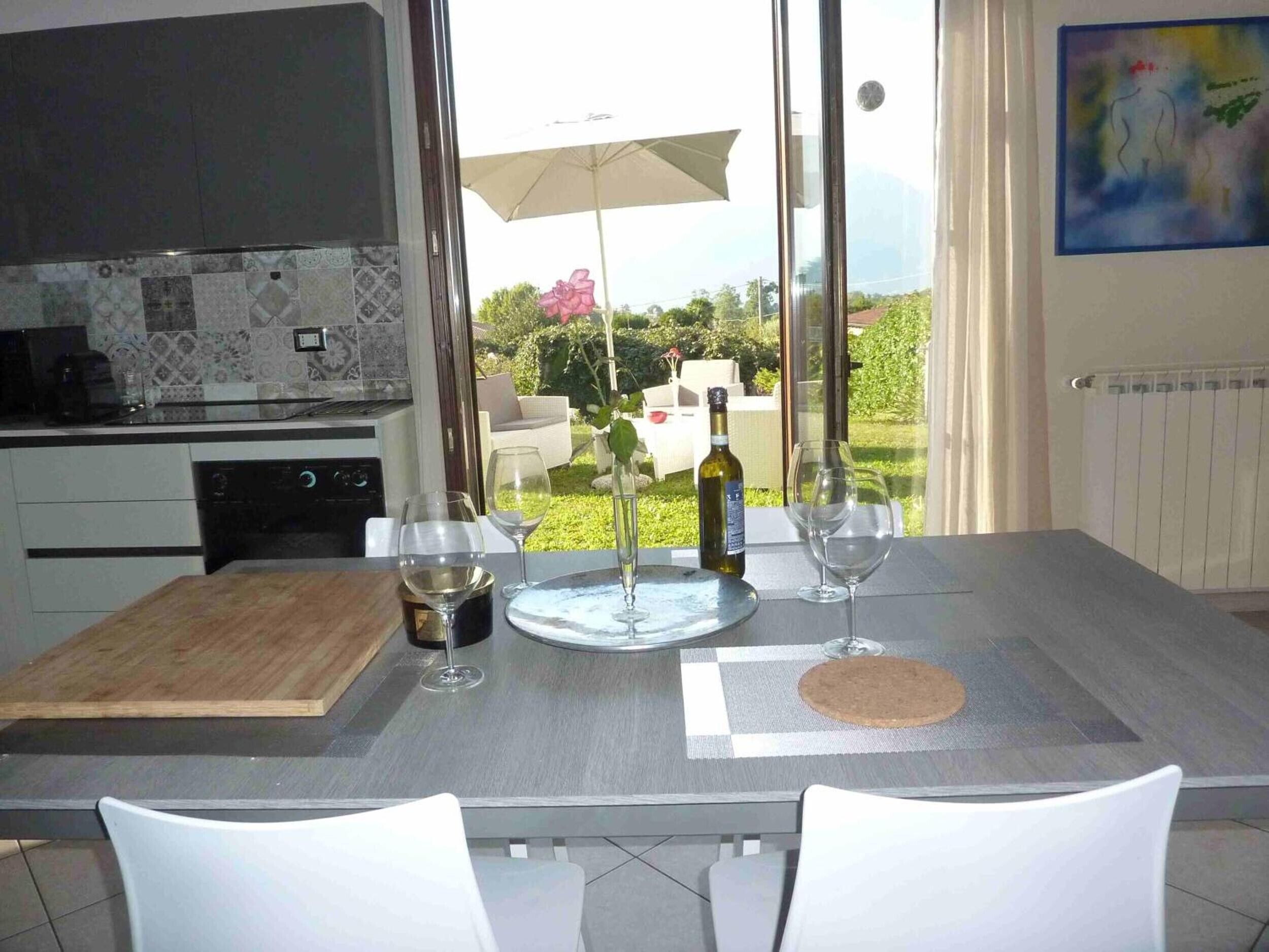 Réfrigérateur, micro-ondes, plaque de cuisson, cafetière/bouilloire