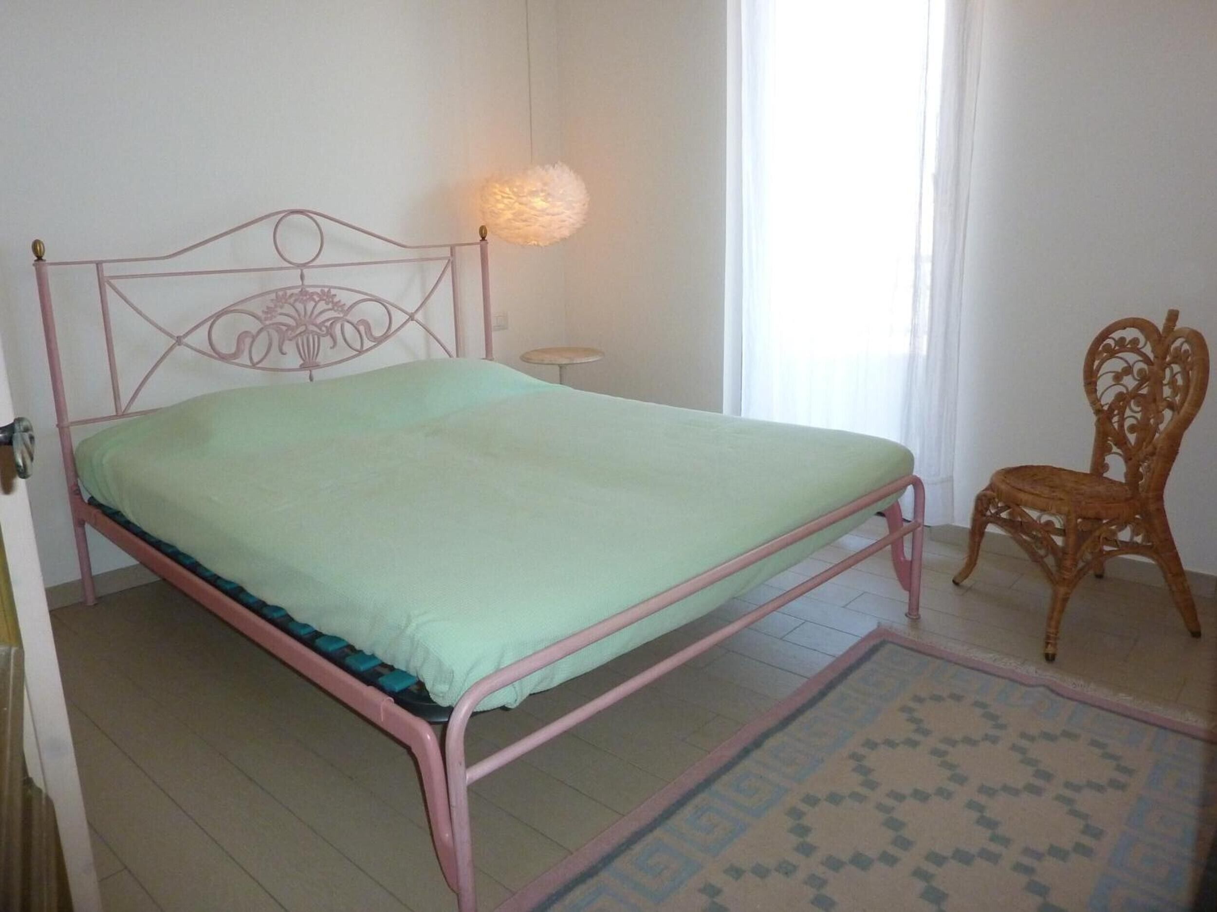 1 bedroom, bed sheets