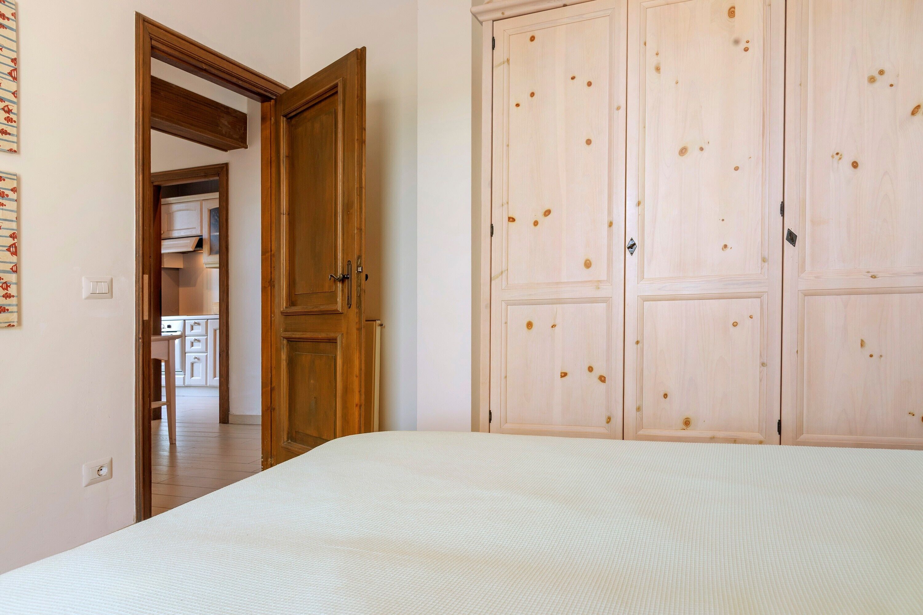 1 bedroom, bed sheets