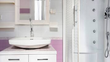 Douche, serviettes fournies