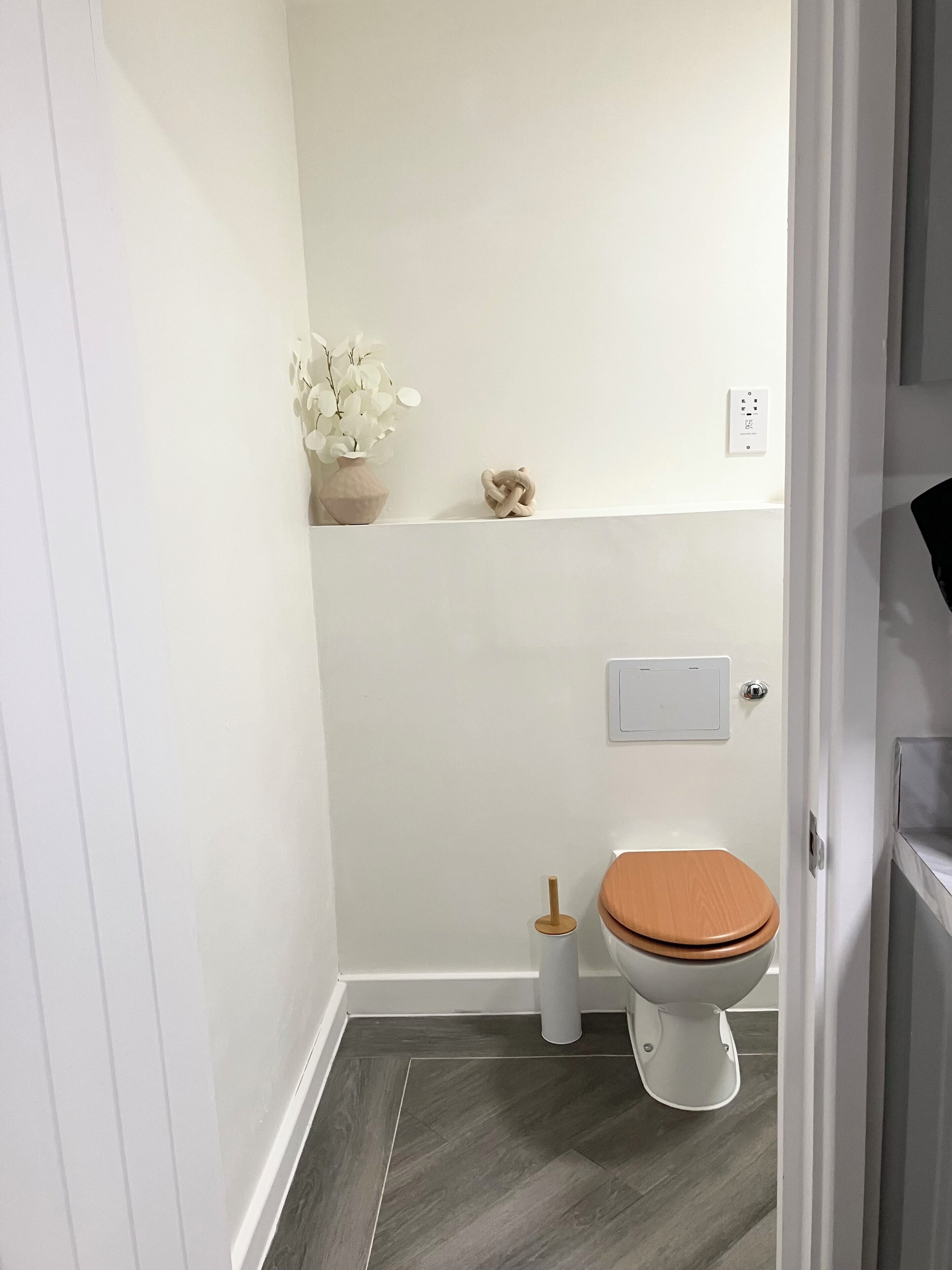 Dusj, håndklær og toalettpapir