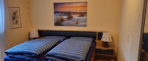 Iron/ironing board, WiFi, bed sheets - Vacation apartment "Belle Vue - Höheinöd" (Höheinöd)