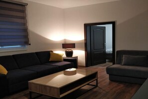 Living area - Cozy 1-Bedroom Apartment Near Sarajevo Airport – Ilidža (Ilidža)