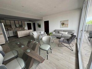 Living area - Luxury 3BR Penthouse at City Mall San Pedro Sula (San Pedro Sula)