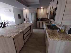 Private kitchen - Luxury 3BR Penthouse at City Mall San Pedro Sula (San Pedro Sula)