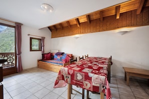 Dining - Apartment 'Les Roches' with Mountain View (Saint-Colomban-des-Villards)