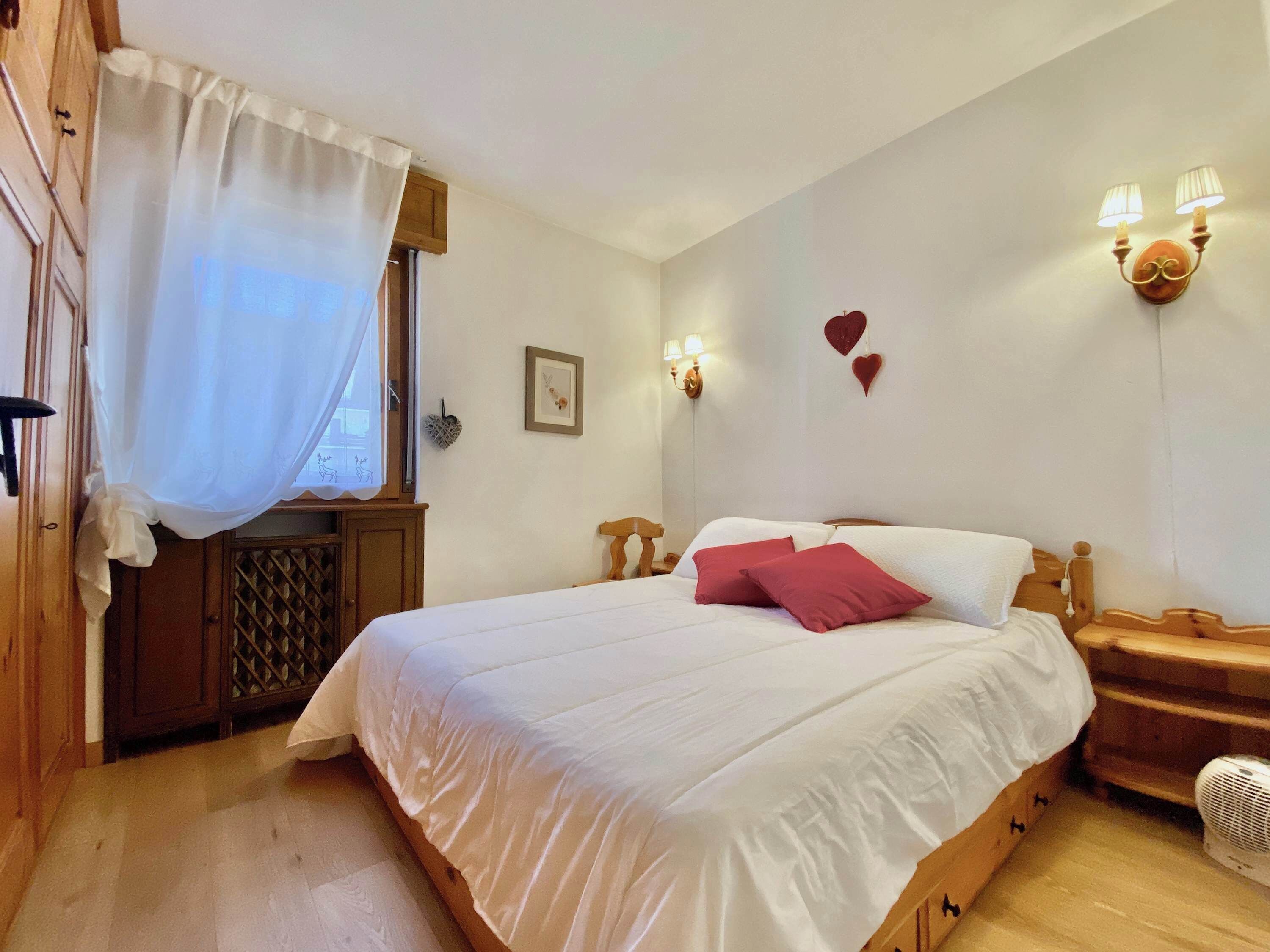 3 Schlafzimmer, Schreibtisch, Bügeleisen/Bügelbrett, WLAN