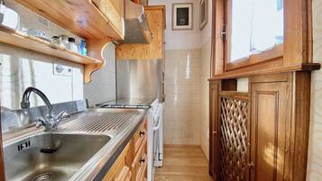 KĂŒhlschrank, Herdplatte, GeschirrspĂŒler