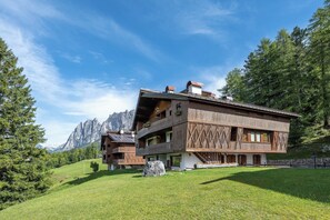 Exterior - Cozy 3 bedroom with beautiful view and access to garden (Cortina d'Ampezzo)