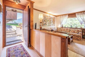 Interior - Cozy 3 bedroom with beautiful view and access to garden (Cortina d'Ampezzo)