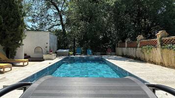 Una piscina cubierta