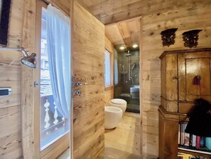Shower, hair dryer, towels - Luxury flat with views - few steps from centre (Cortina d'Ampezzo)
