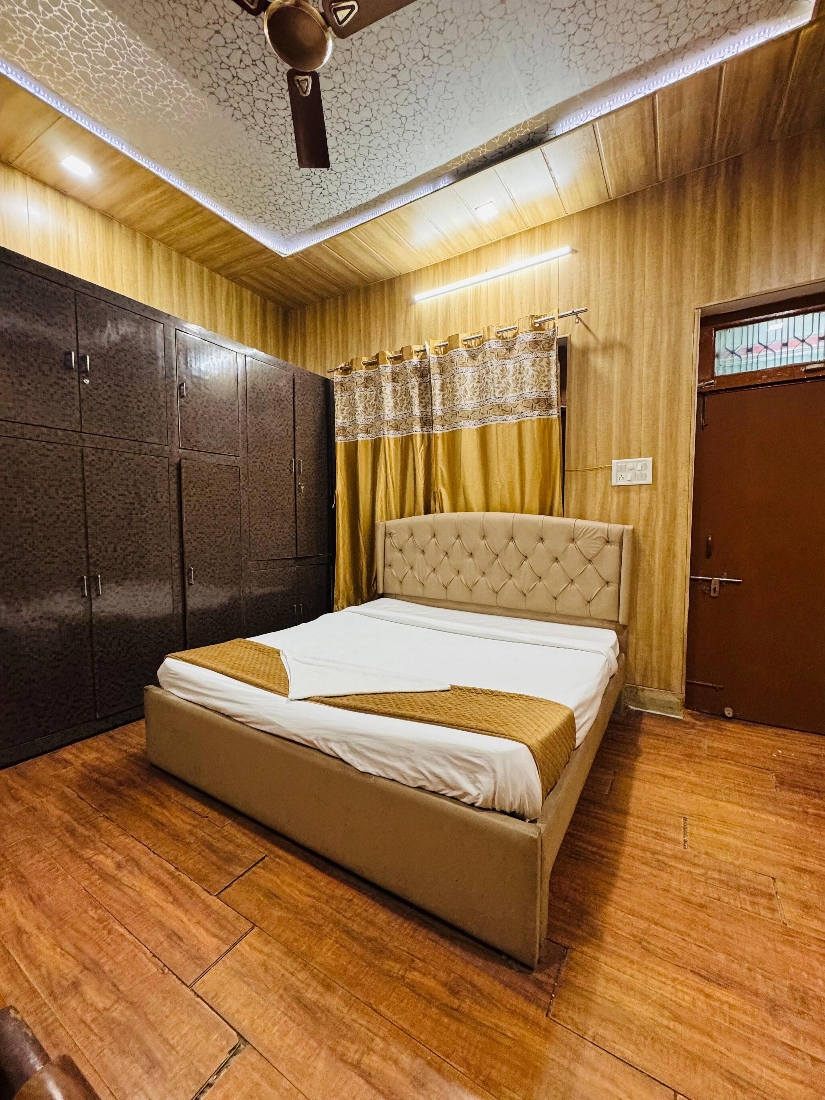 Deluxe Double Room | In-room safe, desk, laptop workspace, soundproofing