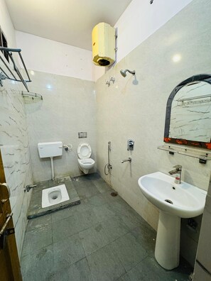 Family Twin Room | Bathroom | Shower, free toiletries, towels, soap - Yugantar Stay House (Prayagraj)