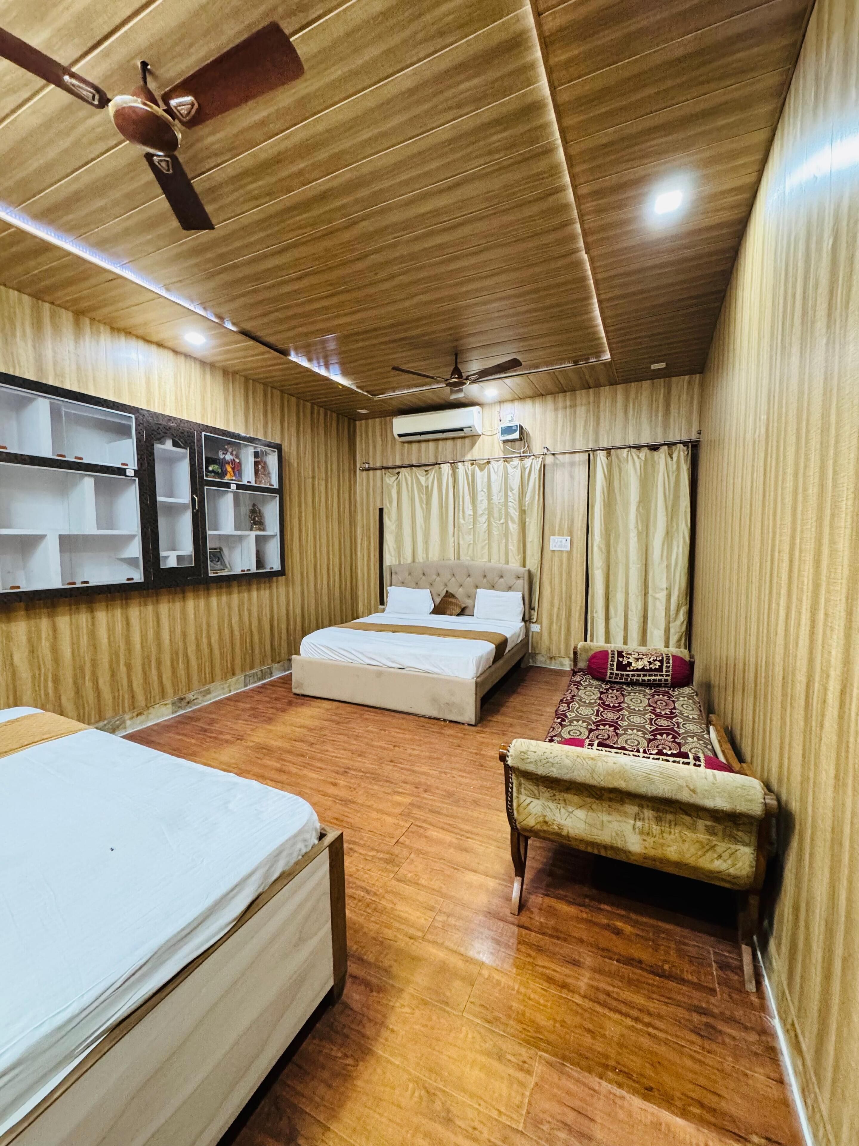 In-room safe, desk, laptop workspace, soundproofing