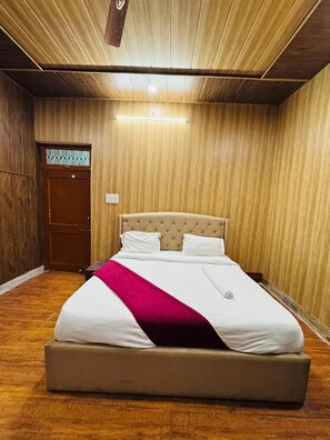 Deluxe Double Room - Yugantar Stay House (Prayagraj)
