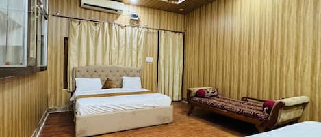 In-room safe, desk, laptop workspace, soundproofing