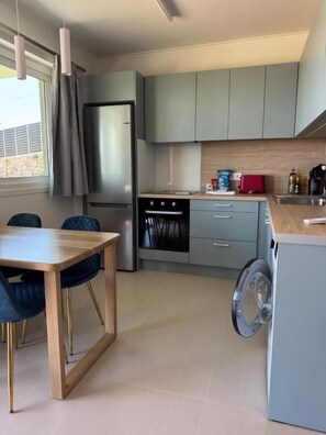 Deluxe Apartment, Bay View | Private kitchen - Asmira Apartment Sea View (Lefkada)