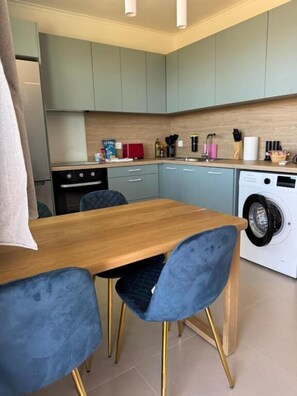 Deluxe Apartment, Bay View | Private kitchen - Asmira Apartment Sea View (Lefkada)