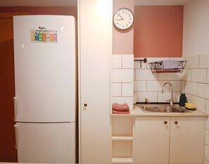 Fridge, microwave, oven, stovetop - Apartment 'Aquarium' with Balcony (Cala Blanca)