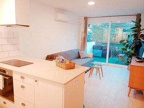 Interior - Apartment 'Aquarium' with Balcony (Cala Blanca)