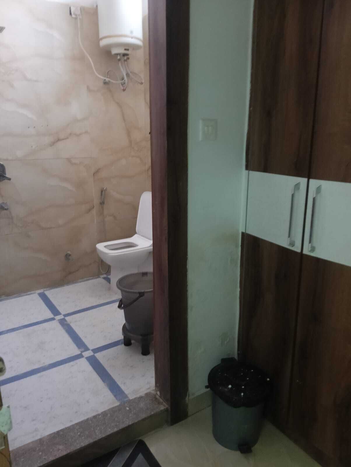 Deluxe Room | Bathroom | Towels, soap, shampoo, toilet paper