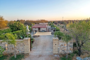 Exterior - Holiday Home 'Trullo Pinuccio' with Private Pool, Wi-Fi and Air Conditioning (Galatina)