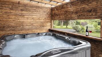 Indoor spa tub