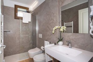 Shower, hair dryer, towels - Borgo di Drugolo Apartment n.2 (Drugolo)