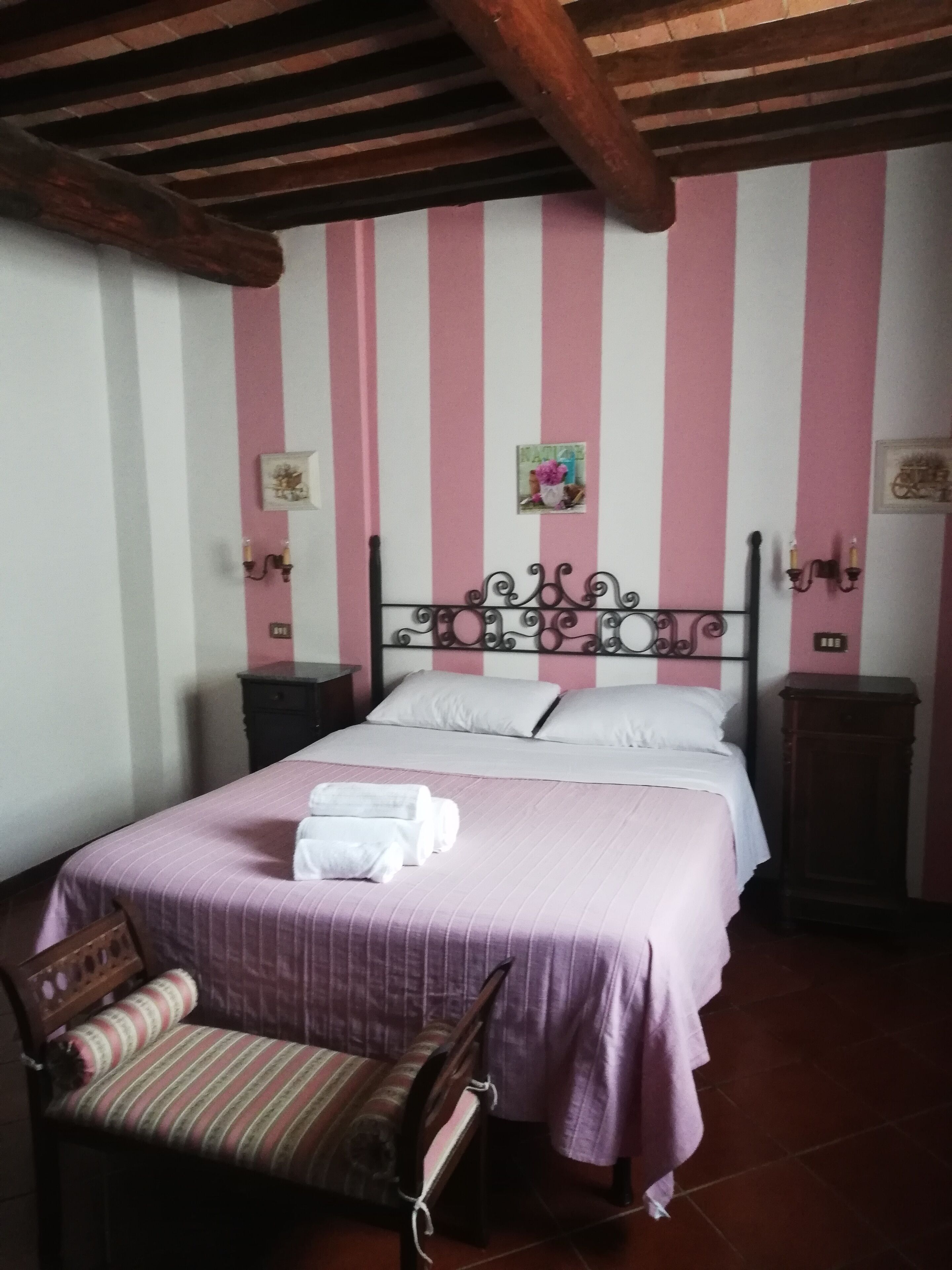 Classic Apartment, 1 Bedroom, Garden View, Ground Floor | Bed sheets