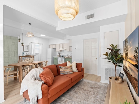 2 habitaciones . Super Boho- At Lake Toho s Water Sleeps 6